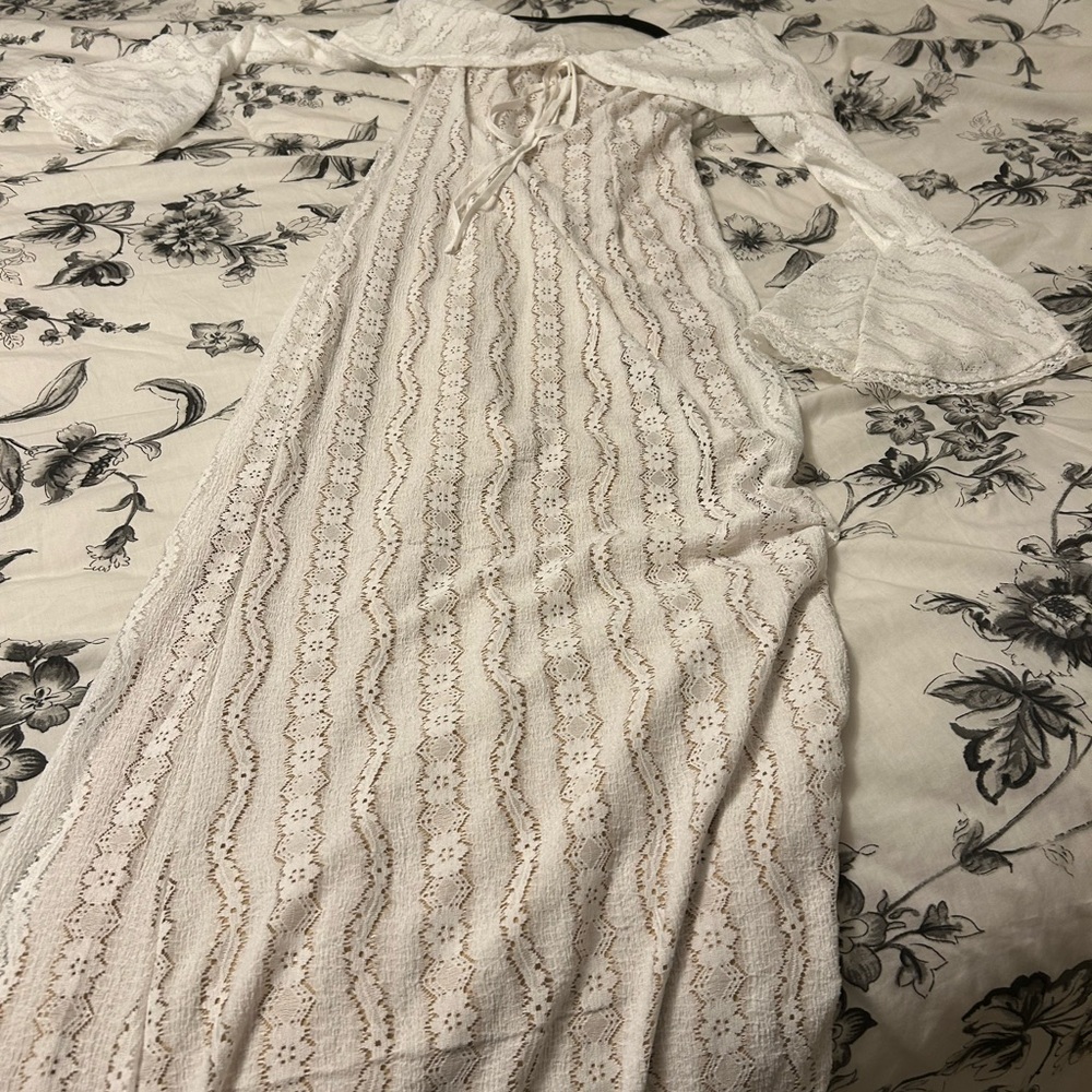 Elegant White Lace Off-Shoulder Dress - Picture 6 of 15